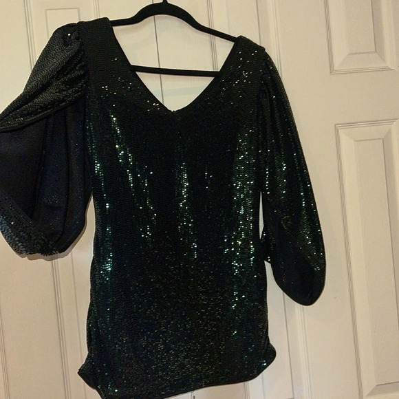 Lyman Par by Frank Lyman Green Sequins peplum cocktail  blouse with slit - Picture 1 of 12